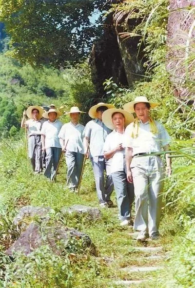 1989年7月，習近平在壽寧縣山村。